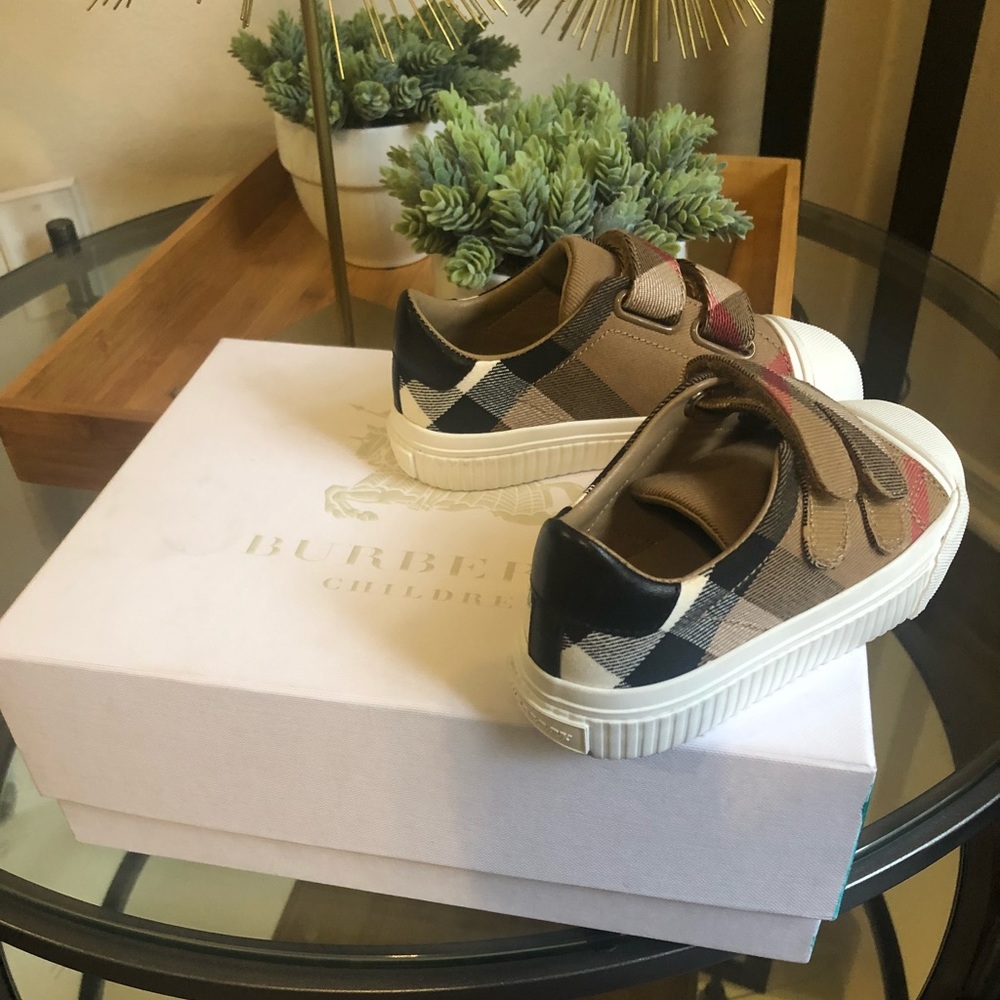 Burberry shoes